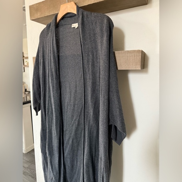 Indigenous|Organic cotton open front long line knit cardigan in charcoal grey•XS - Picture 4 of 11